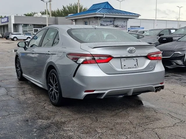 2022 Toyota Camry SE photo 3