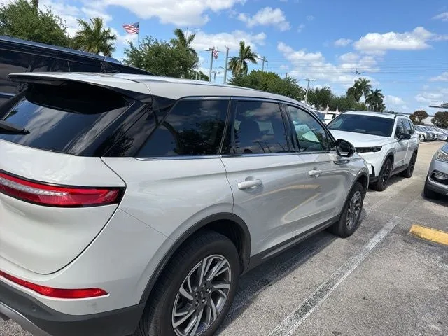 2023 Lincoln Corsair Standard photo 3