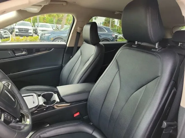 2023 Lincoln Nautilus Standard photo 11