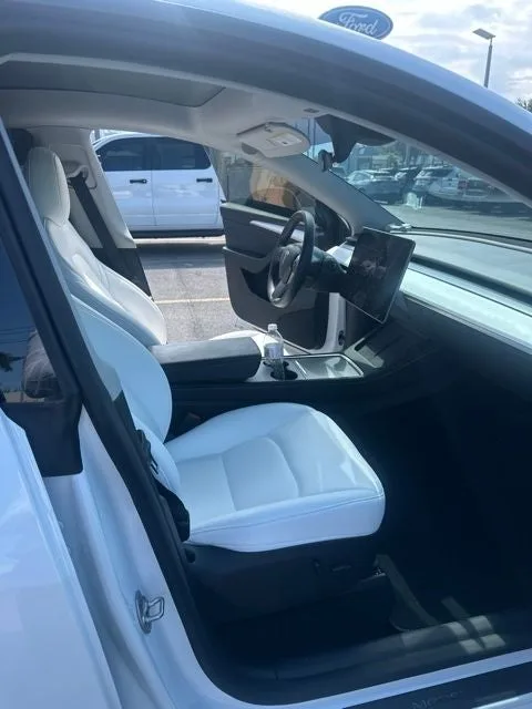2024 Tesla Model Y Performance photo 7