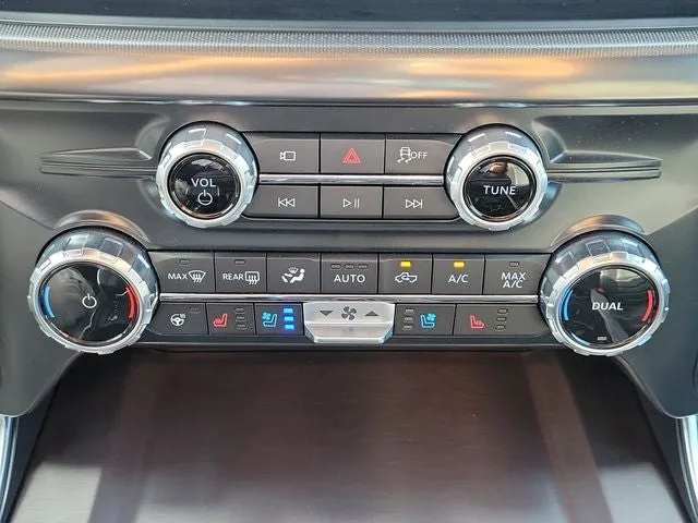 2025 Ford F-150 Platinum photo 31