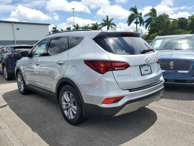 2018 Hyundai Santa Fe Sport 2.0T photo 3