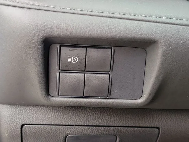 2021 Toyota Highlander L photo 14