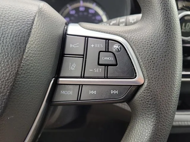 2021 Toyota Highlander L photo 22