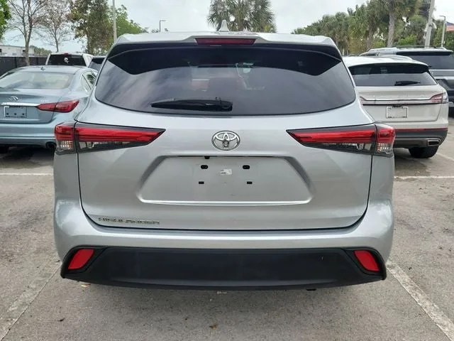 2021 Toyota Highlander L photo 5