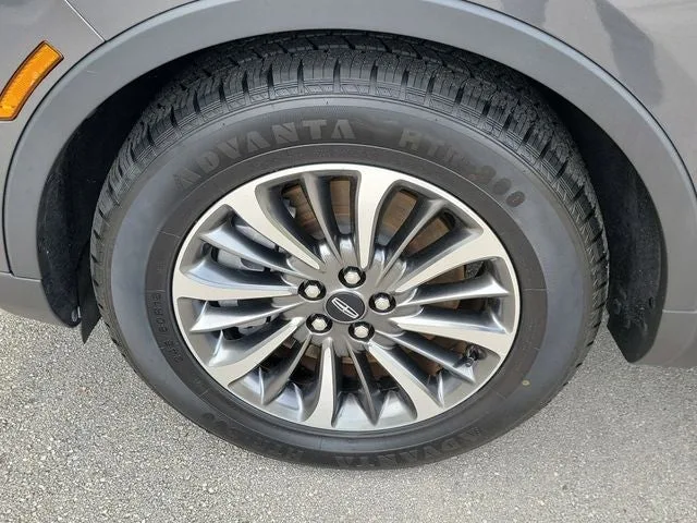 2023 Lincoln Nautilus Standard photo 9
