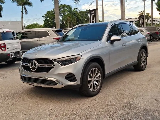 2023 Mercedes-Benz GLC GLC 300 4MATIC® photo 2