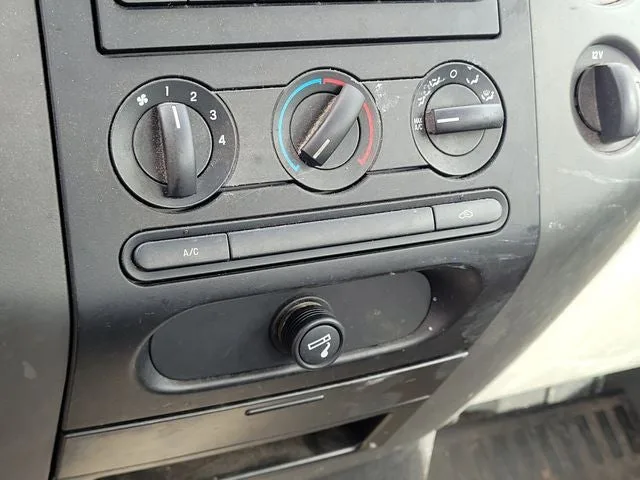 2007 Ford F-150 STX photo 18