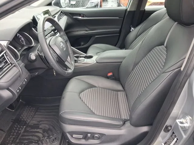 2022 Toyota Camry SE photo 12