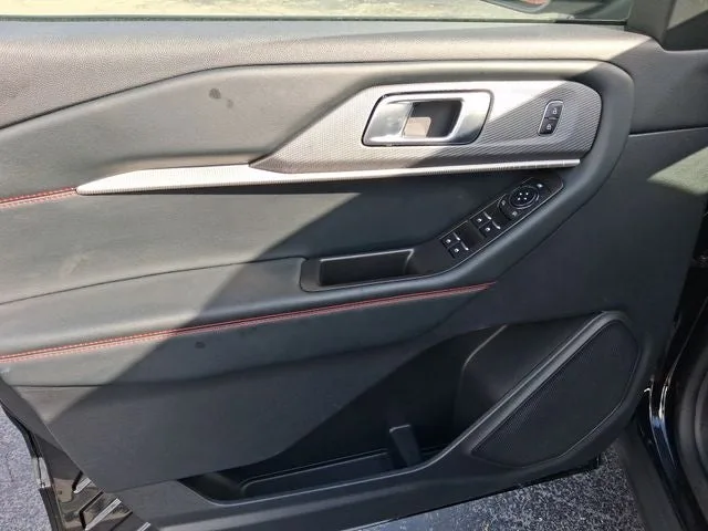2025 Ford Explorer ST-Line photo 13