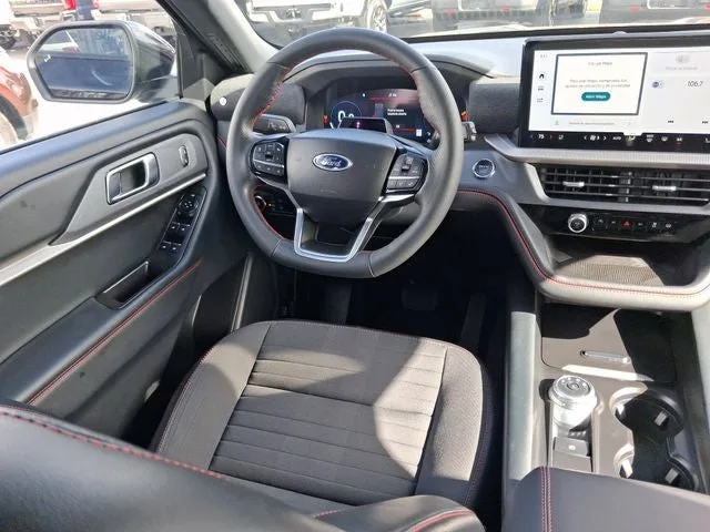 2025 Ford Explorer ST-Line photo 8