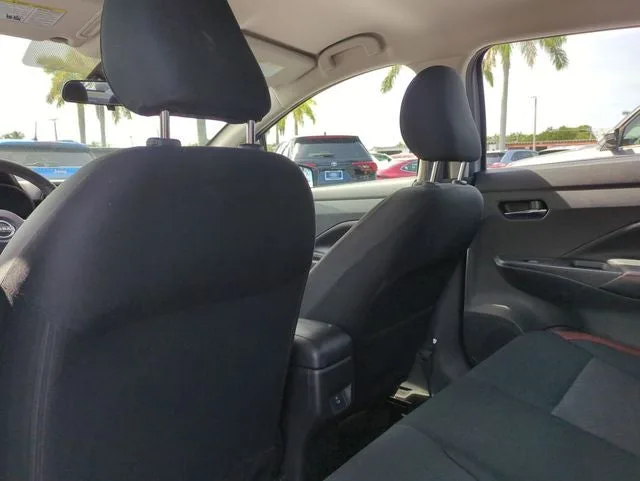 2023 Nissan Versa 1.6 SR photo 12