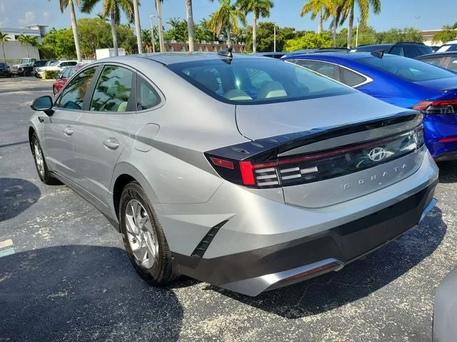 2025 Hyundai Sonata SE photo 4
