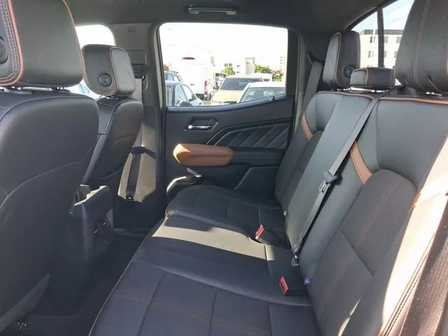 2025 GMC Canyon AT4 photo 6