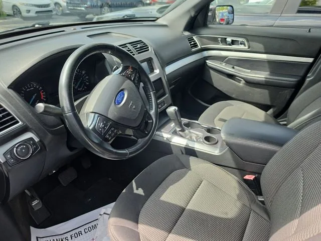 2017 Ford Explorer XLT photo 10
