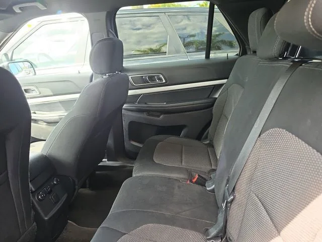 2017 Ford Explorer XLT photo 7