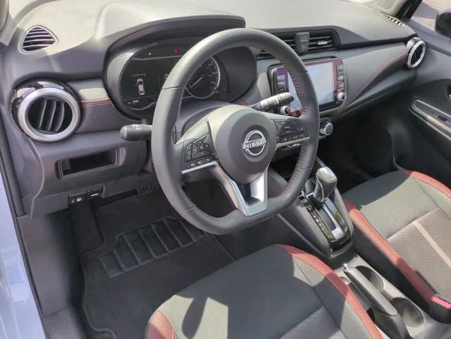2023 Nissan Versa 1.6 SR photo 18