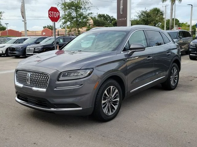 2023 Lincoln Nautilus Standard photo 3
