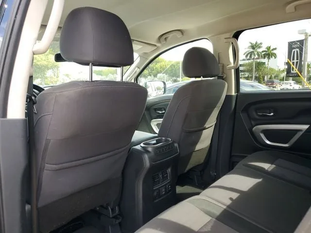 2021 Nissan Titan SV photo 10