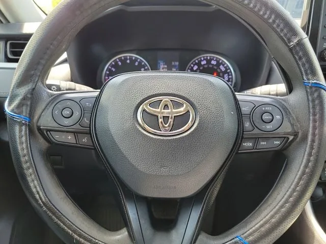 2021 Toyota RAV4 XLE photo 20