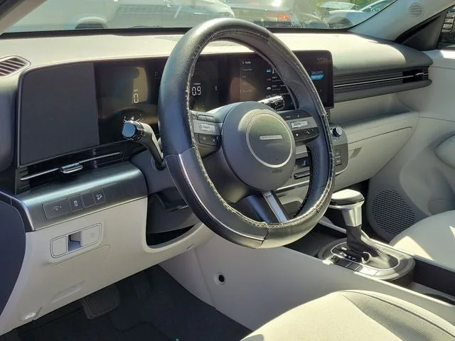 2025 Hyundai Kona SEL photo 7