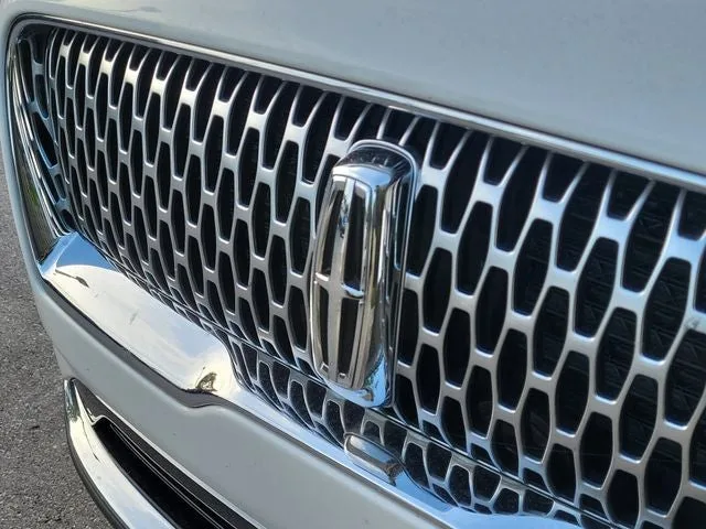 2022 Lincoln Nautilus Standard photo 4