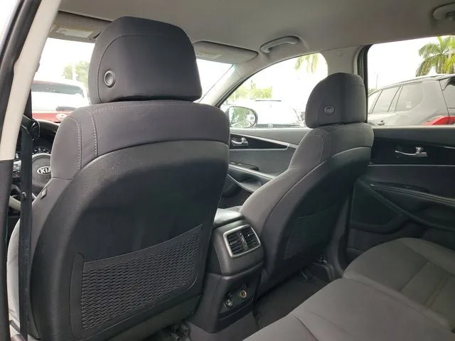 2017 Kia Sorento LX photo 15