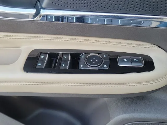 2024 Lincoln Corsair Premiere photo 16