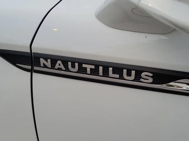 2022 Lincoln Nautilus Reserve photo 8