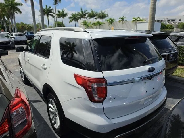 2017 Ford Explorer XLT photo 3
