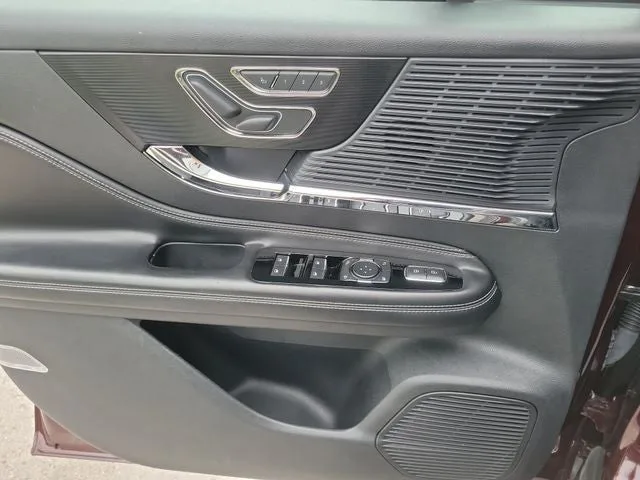 2021 Lincoln Corsair Standard photo 13