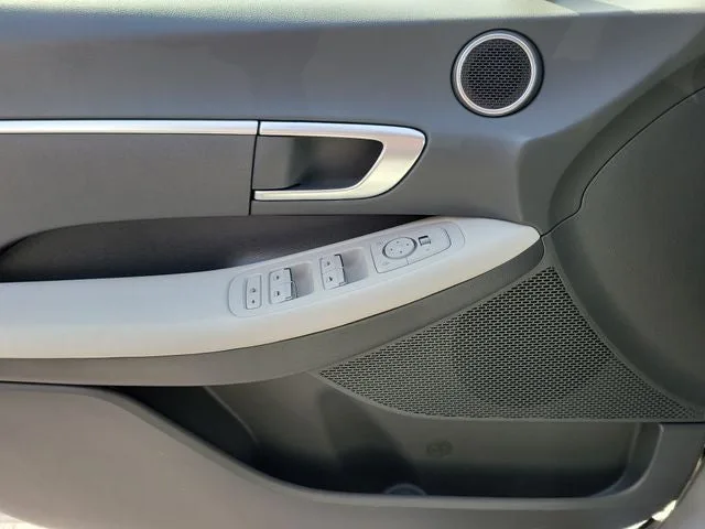 2025 Hyundai Sonata SE photo 12