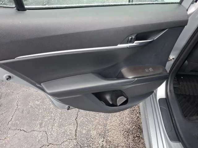 2022 Toyota Camry SE photo 9