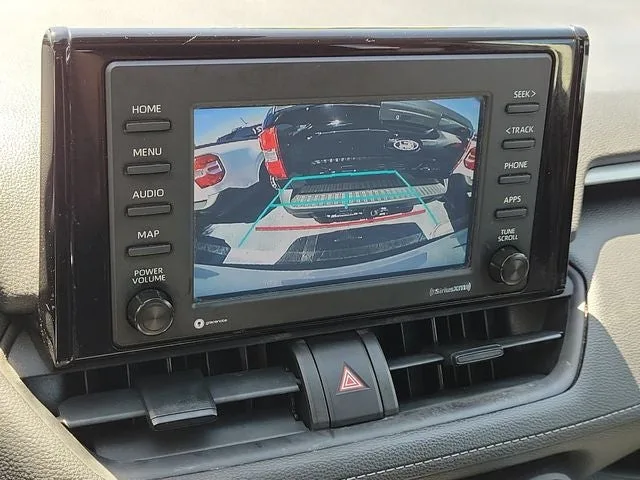 2021 Toyota RAV4 XLE photo 25