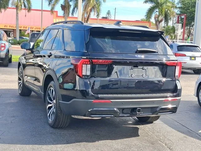 2025 Ford Explorer ST-Line photo 3
