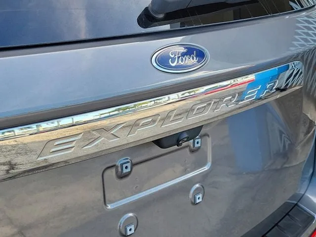 2021 Ford Explorer XLT photo 6