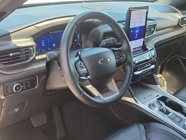 2023 Ford Explorer Platinum photo 9
