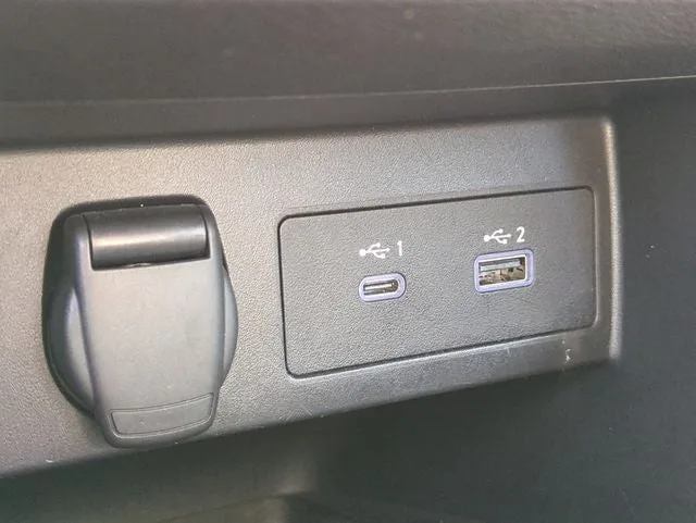 2023 Nissan Versa 1.6 SR photo 30