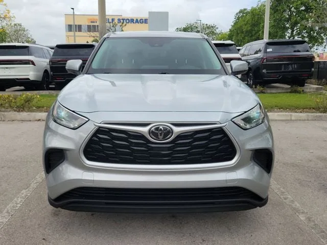 2021 Toyota Highlander L photo 2