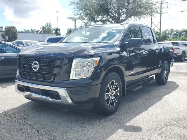 2021 Nissan Titan SV photo 3