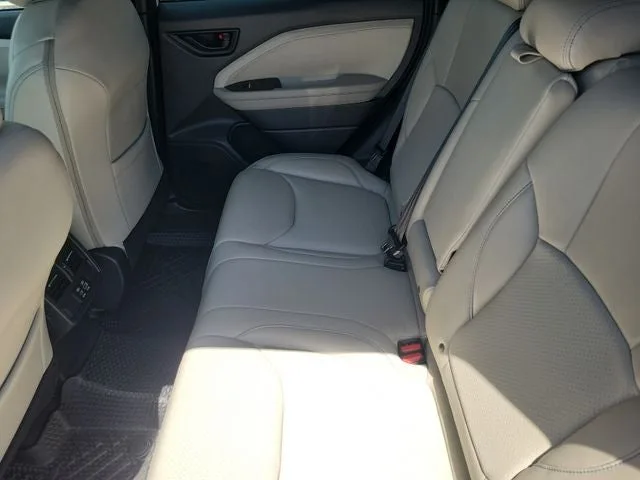 2025 Subaru Forester Premium photo 14