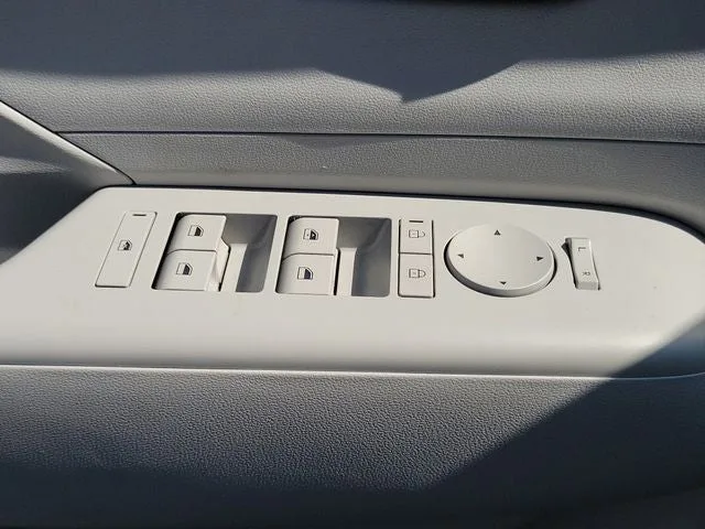 2025 Hyundai Kona SEL photo 15