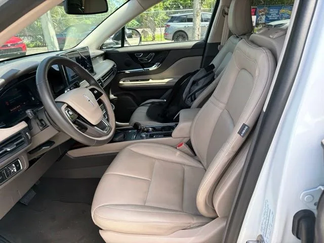 2024 Lincoln Corsair Premiere photo 3