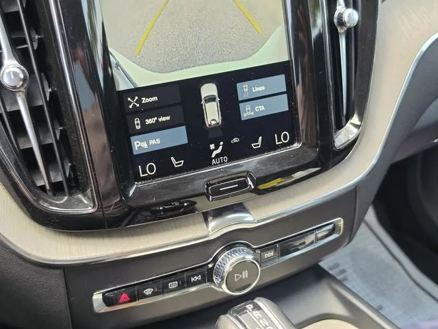 2018 Volvo XC60 T6 Momentum photo 45