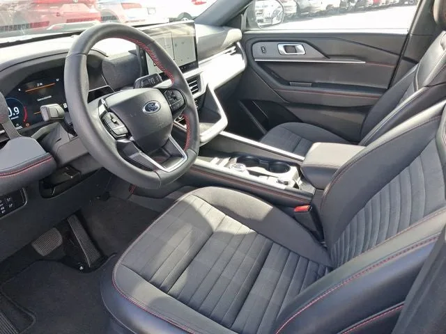 2025 Ford Explorer ST-Line photo 11