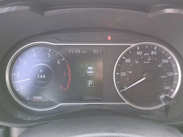 2023 Nissan Versa 1.6 SR photo 24