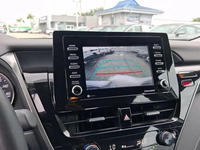 2022 Toyota Camry SE photo 21