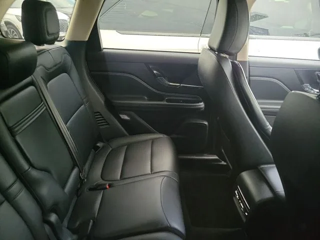 2024 Lincoln Corsair Premiere photo 9