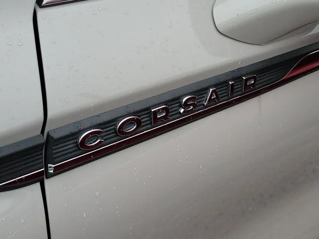 2022 Lincoln Corsair Standard photo 7