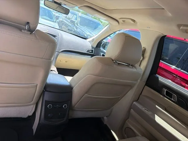 2019 Lincoln MKT Standard photo 4